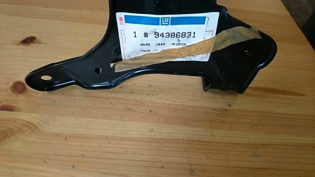 Opel Monterey Halter Luftfilter Gehäuse neu original GM