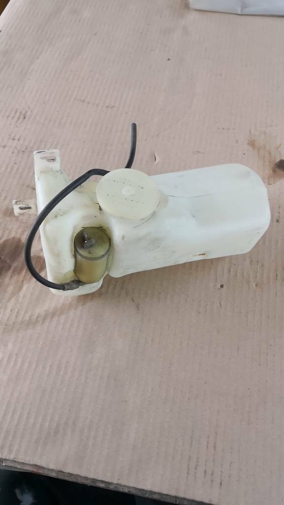 Opel Corsa C Wischwasserbehälter mit Pumpe gebraucht original GM