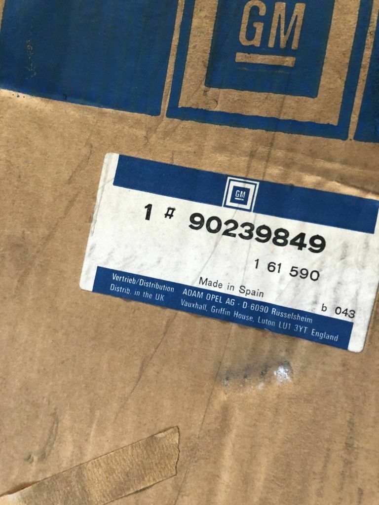 Original GM Opel Kadett E Fenster Seitenwand mit Dichtung *NEU*