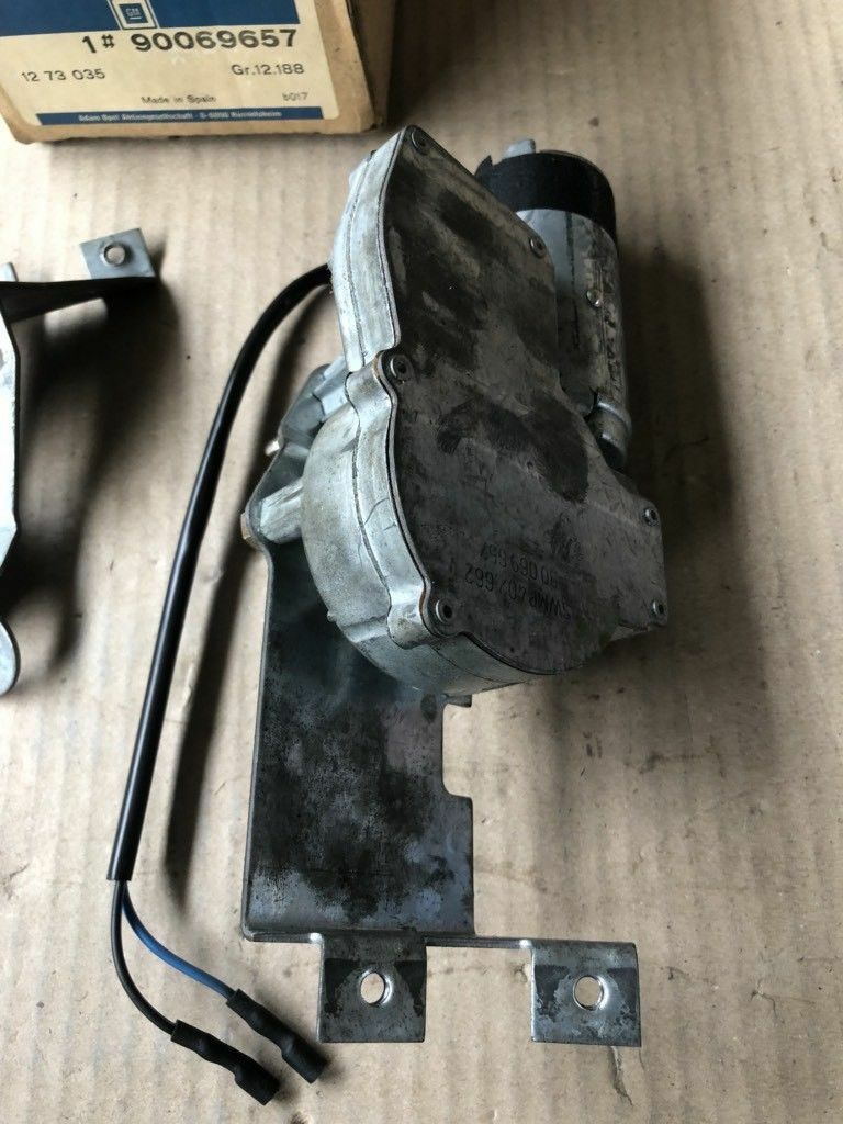Original GM Opel Kadett D Heckwischermotor 90069657 *NEU*