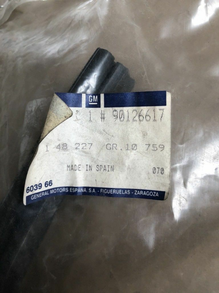Original GM Opel Corsa A Fensterdichtung vorne Links NEU 90126617