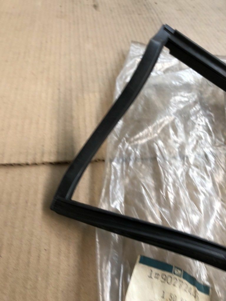 Opel Kadett E Cabrio Dreieck Fensterdichtung NEU original GM