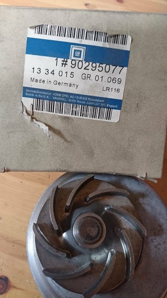 Kadett e wasserpumpe neu original gm