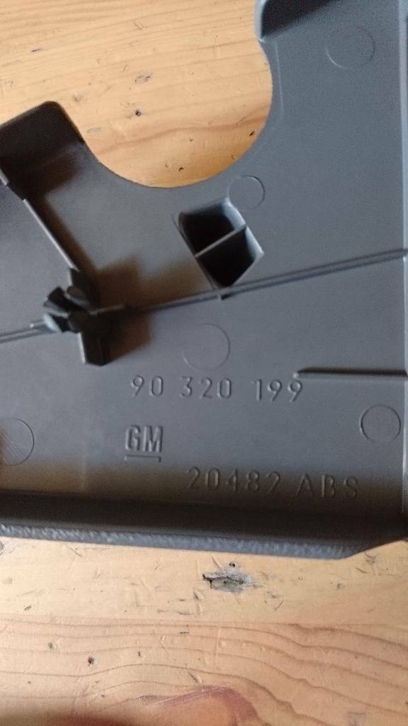 Corsa A Blende rechts Sitzschanier Fahrerseite Neu Original GM