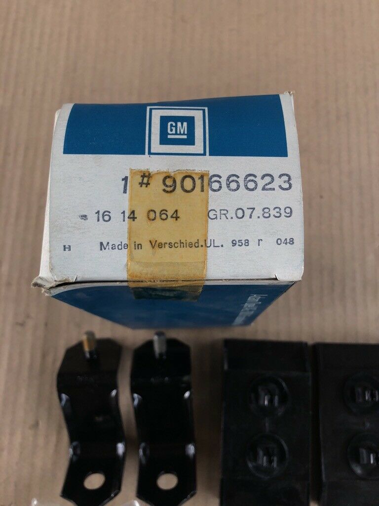 Original GM Opel corsa Stoßstangenhalter hinten *NEU*