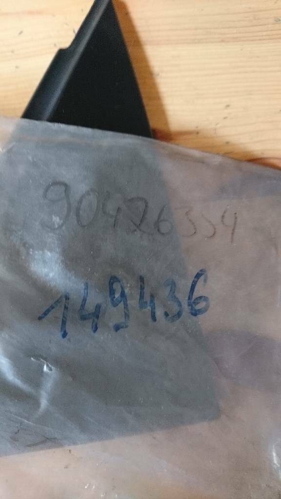 Astra F Einsatzecke außen rechts Neu Original GM