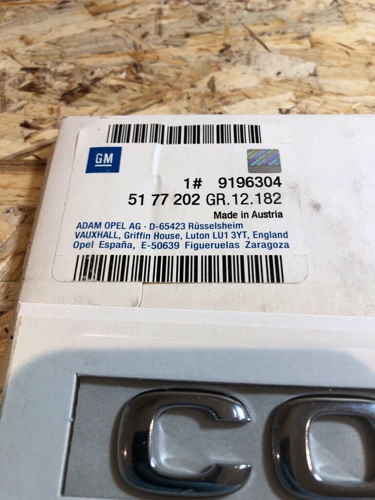 Original GM Opel Corsa 1.4 Emblem Logo *NEU*