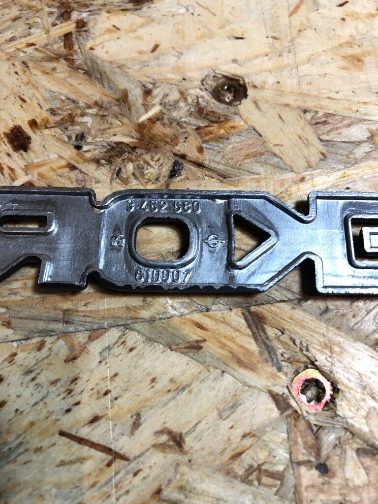 Original GM Opel Rekord Emblem steckend *NEU*