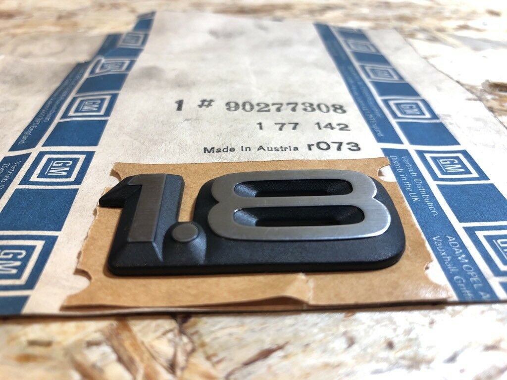 Original GM Opel Omega A 1.8 Emblem Schriftzug klebend *NEU*