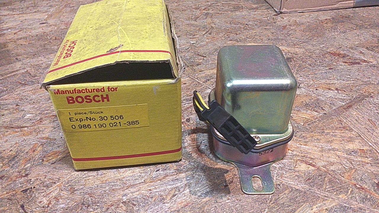 Mitsubishi Oldtimer Lichtmaschinenregler original Bosch NEU