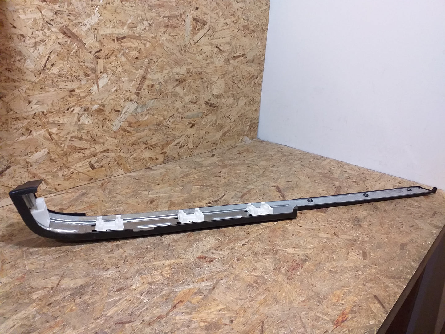 Omega A Caravan Zierleiste schwarz original GM Opel NEU