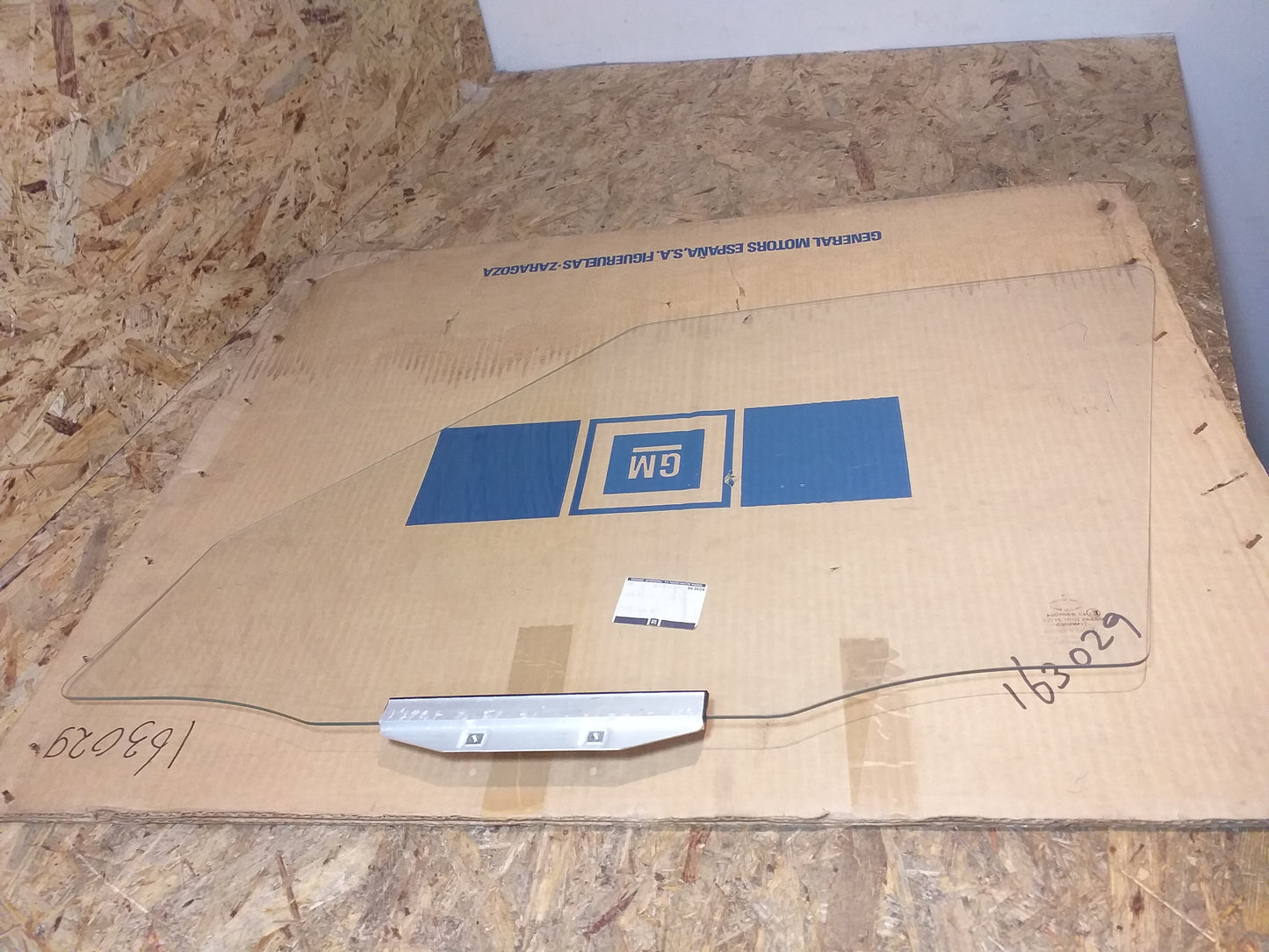 Corsa A 83-93 Türscheibe rechts klar original GM Opel NEU