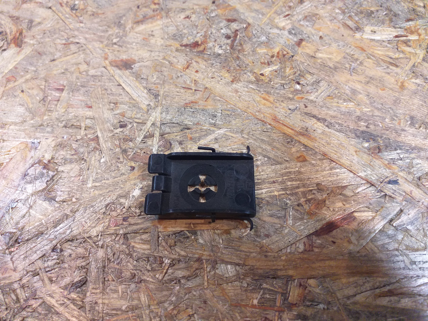 Vectra C Befestigung Clip Kofferraumklappe original GM Opel NEU