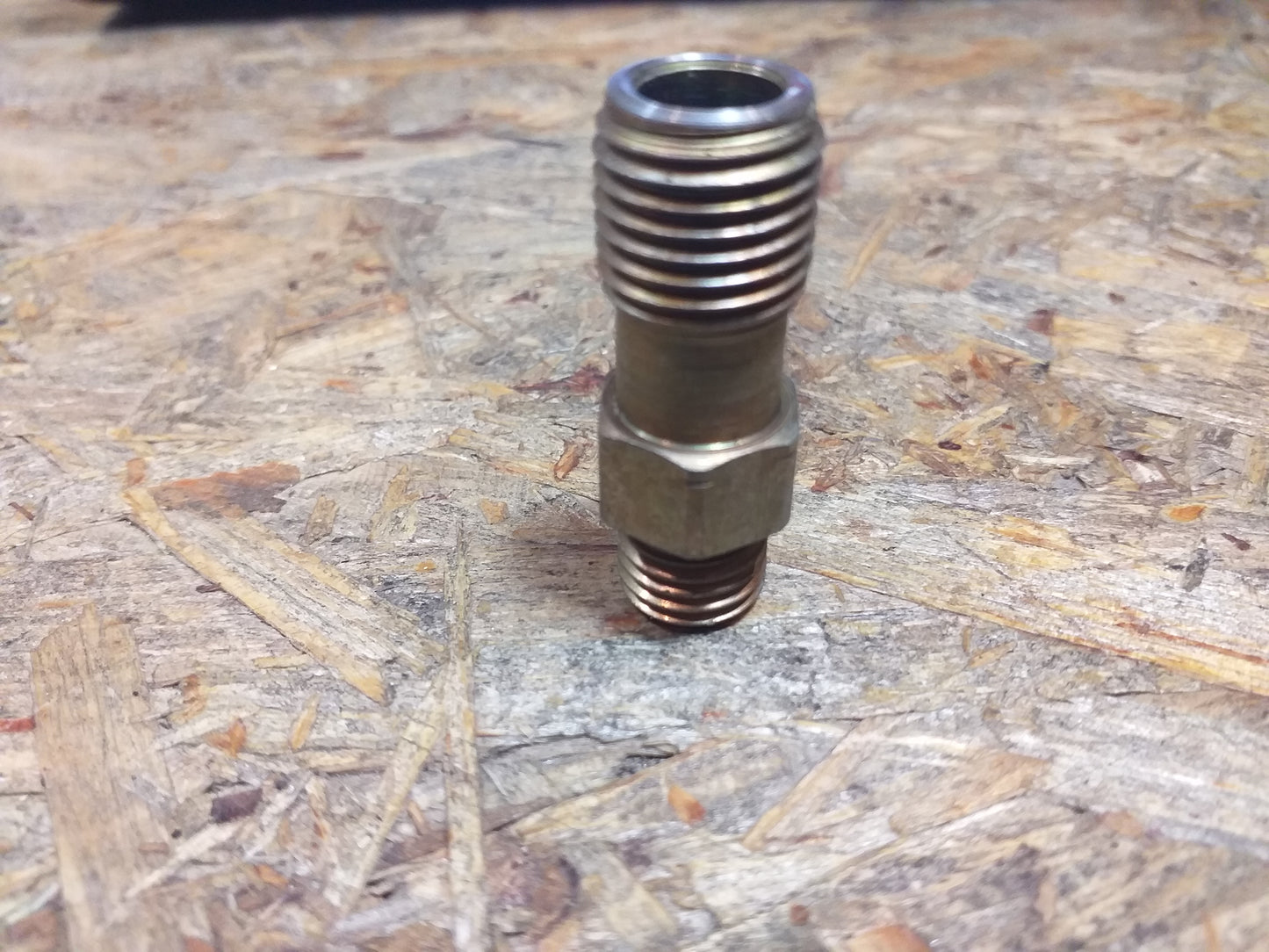 Kadett E Anschluss Einspritzleitung original GM Opel NEU