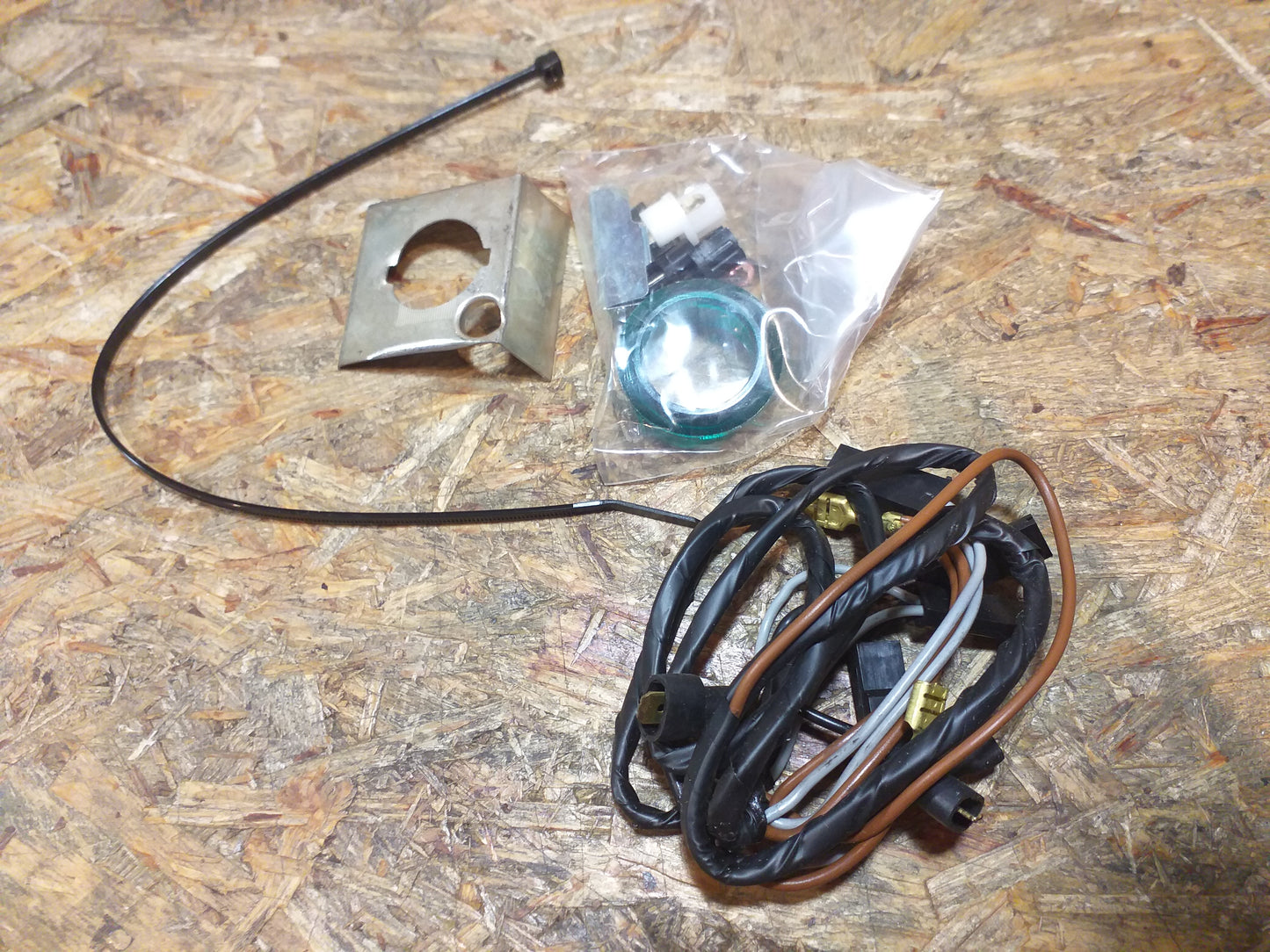 Kadett D/E Nachrüstsatz Zigarettenanzünder original GM Opel NEU