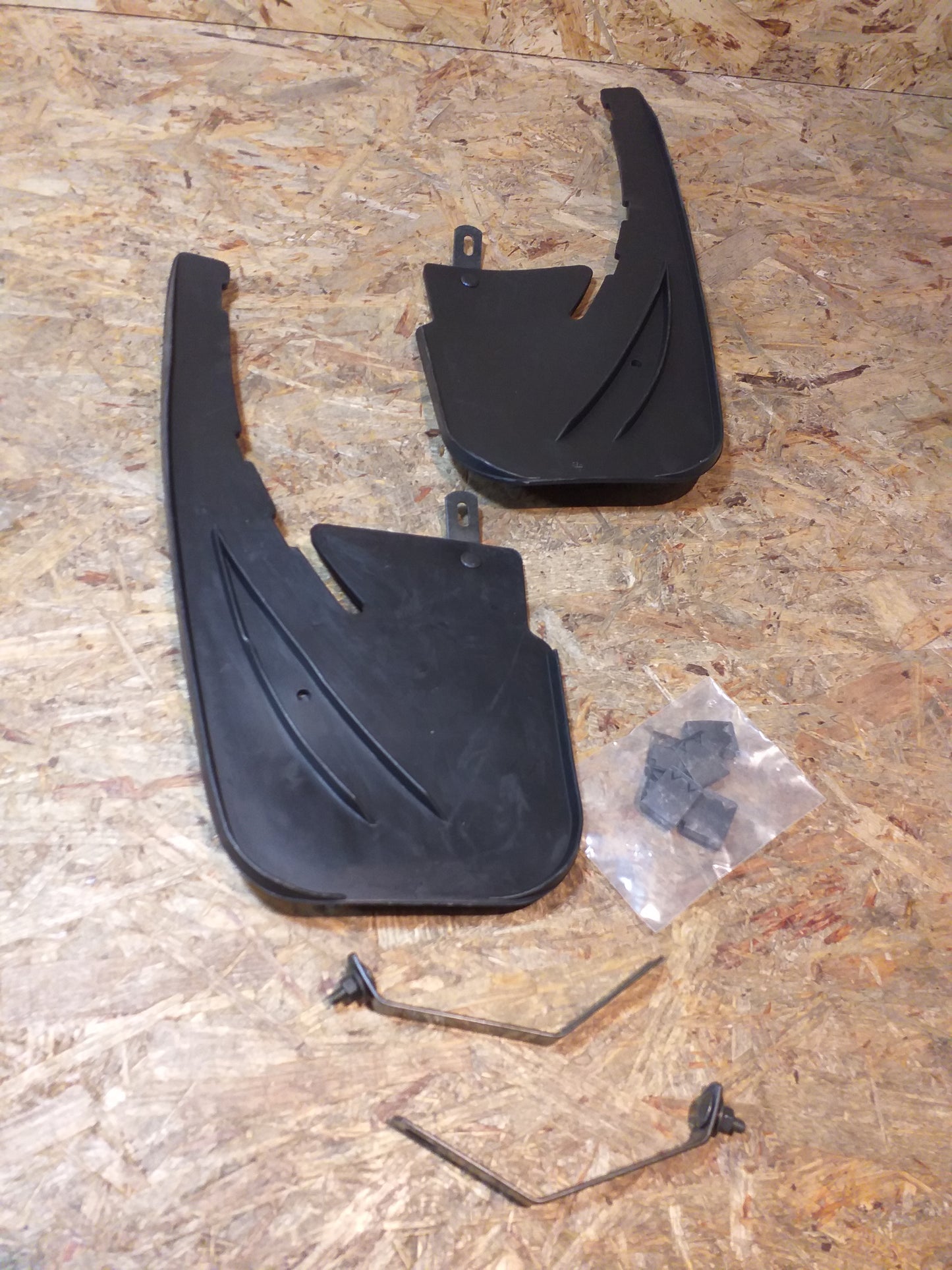 Omega A Schmutzfänger vorne original GM Opel NEU