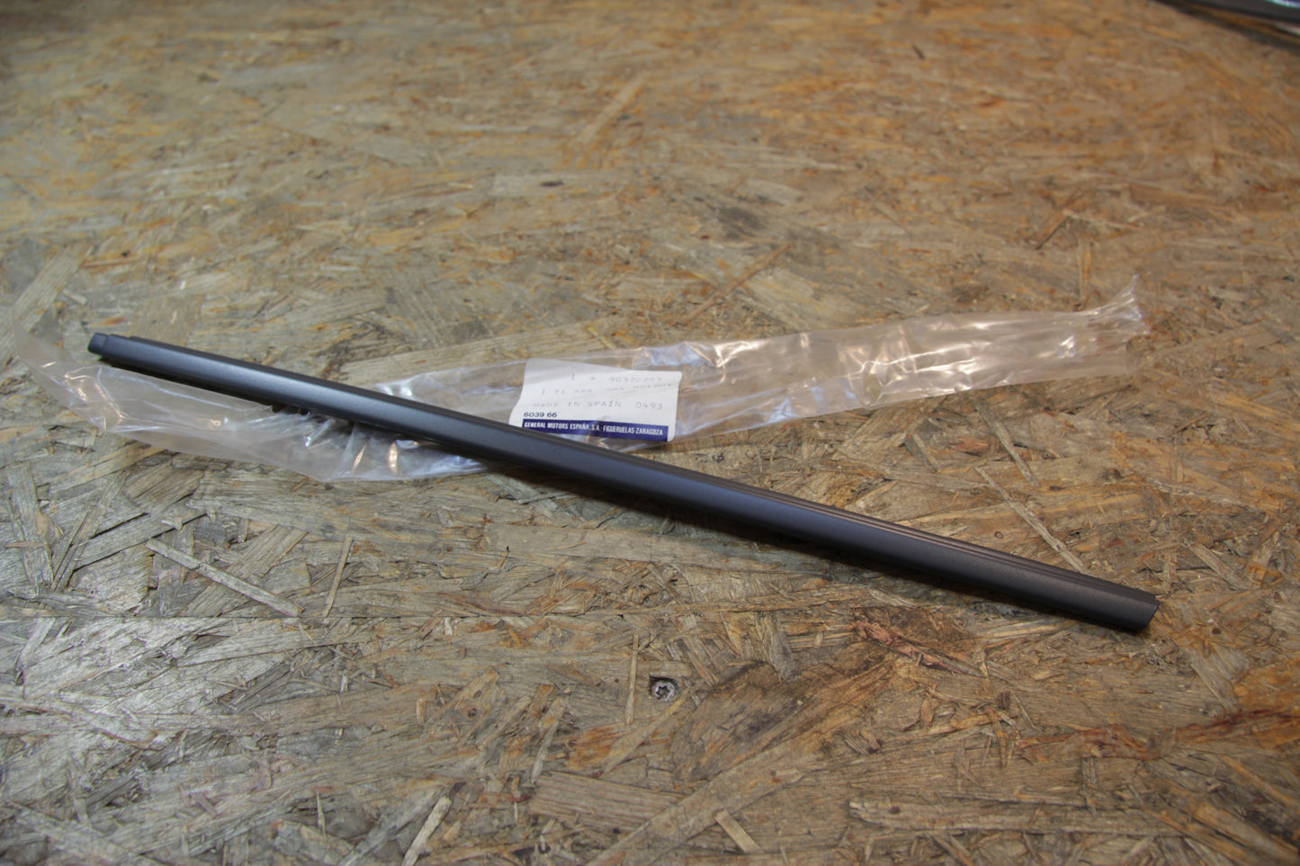 Original GM Opel Zierleiste Blende Fensterrahmen aussen Tür vorne links blaugrau 90320203 Corsa A