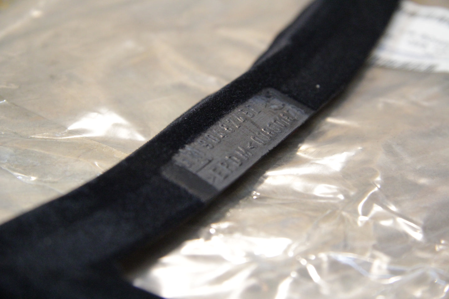 Original GM Opel Dichtleiste Heckscheibe rechts 90482452 Tigra A