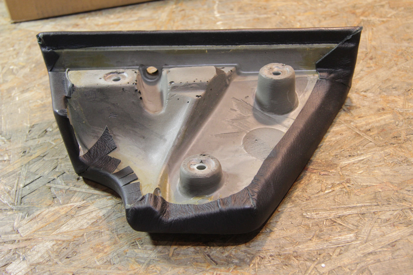 Original GM Opel Auflage hinten Türverkleidung rechts Leder schwarz Ausstattungscode: XXLS 93177222 Speedster