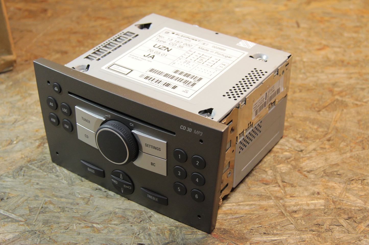 Original GM Opel Radio / CD-Player charcoal-metallic Kennzeichen: JA Band: Asia/Oceania 93183122 Corsa C , Meriva A , Sig...