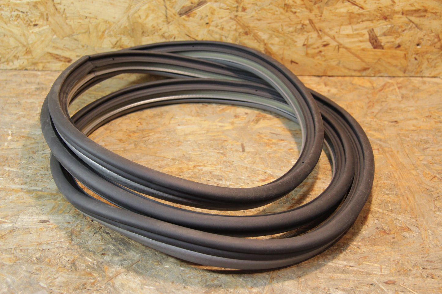 Original GM Opel Gummiabdichtung mit Flanschabdeckung Hintertür grau 90439511 Astra F