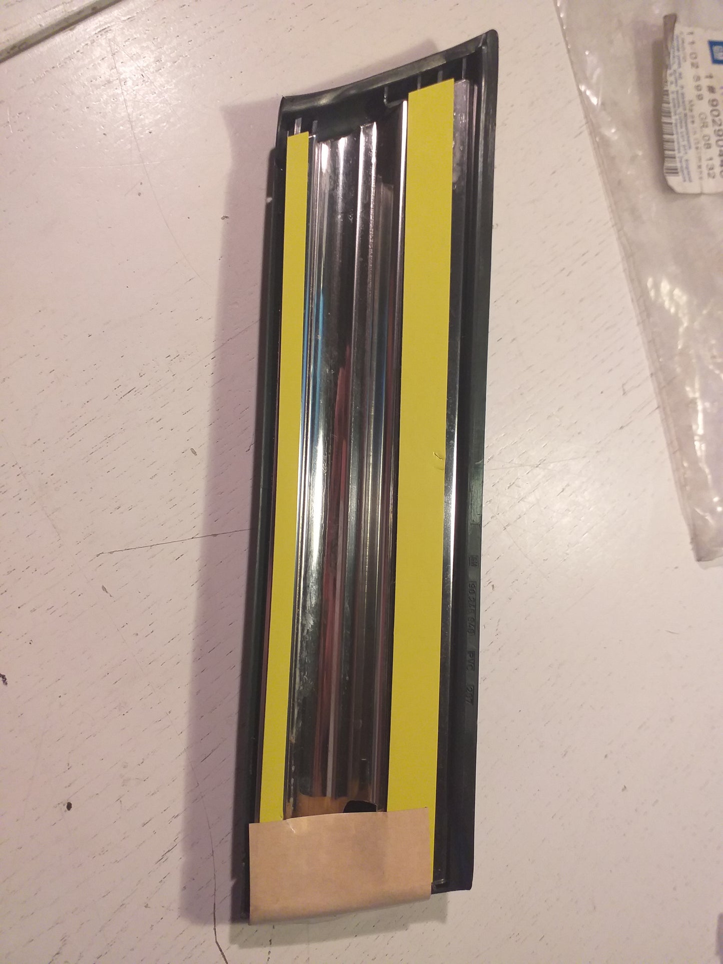 Omega A Schutzzierleiste vorne original GM Opel NEU