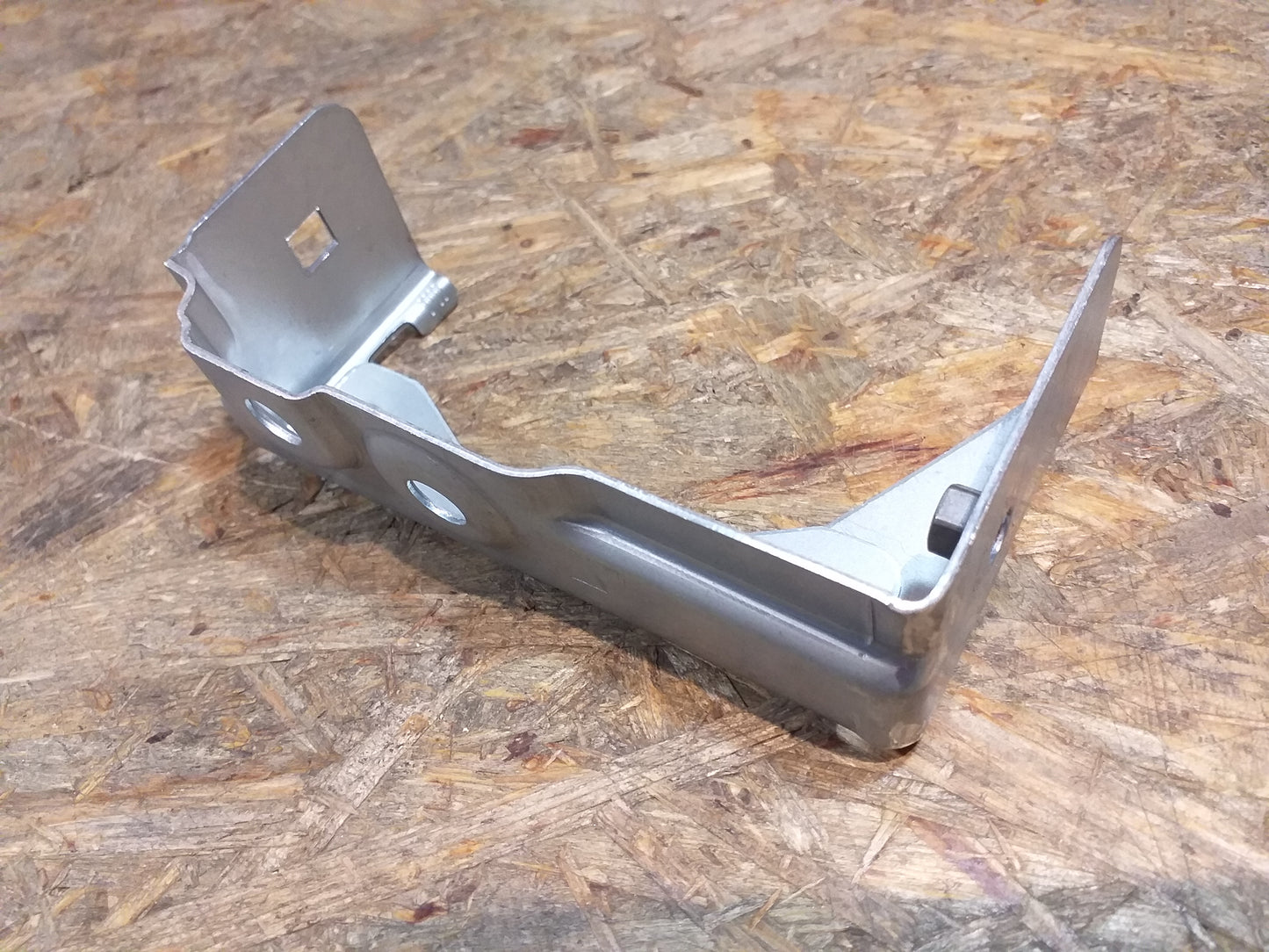 Chevrolet Orlando Halterung Scheinwerfer links original GM Opel NEU