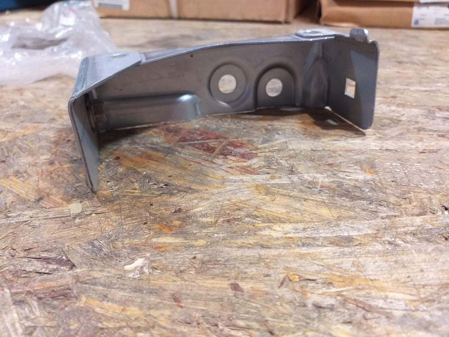 Chevrolet Orlando Halterung Scheinwerfer rechts original GM NEU