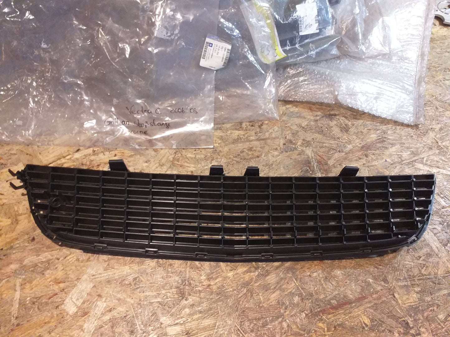 Vectra C 2006-2008 Grill an Stoßstange vorne original GM Opel NEU
