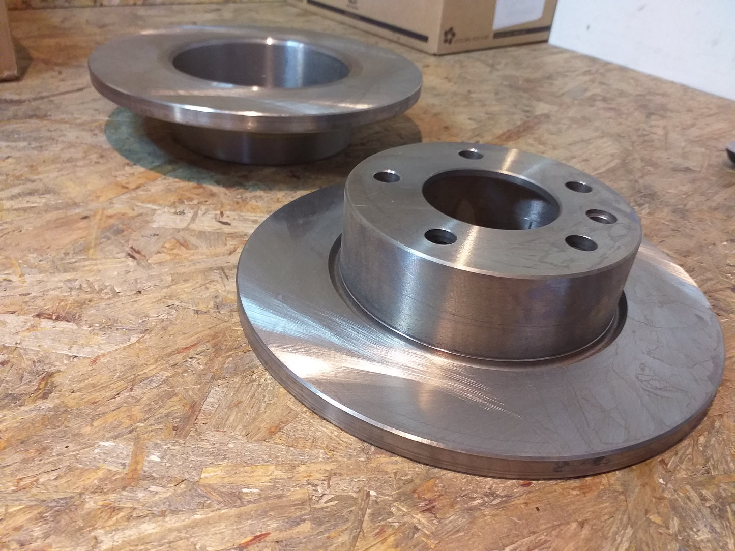 Omega A 1.8NV uvm (siehe Beschreibung) Bremsscheibensatz vorne original GM Opel NEU