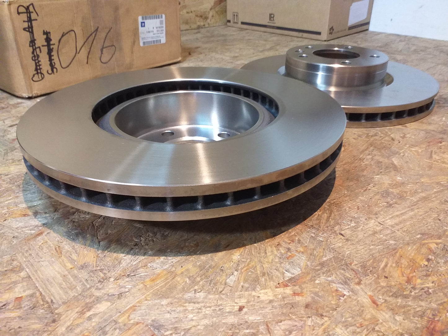 Astra F CC (T92) 1.4l 16V (F08,M08,F68,M68) 90PS Bj 96-98 Bremsscheibensatz belüftet vorne original GM Opel NEU