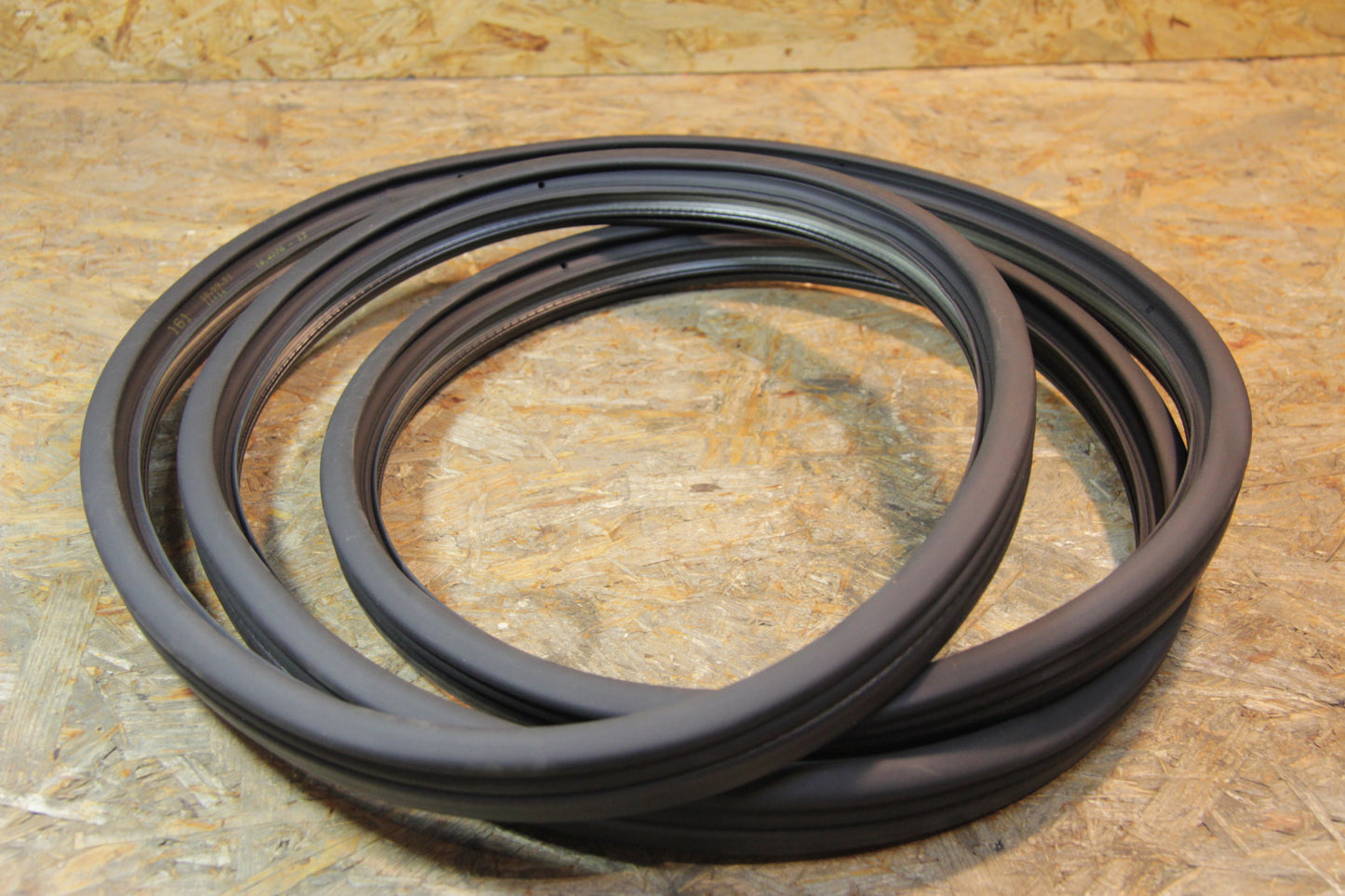 Original GM Opel Kadett E 5-Türer, Fließheck, Türdichtung hinten, schwarz 90330161 Kadett E