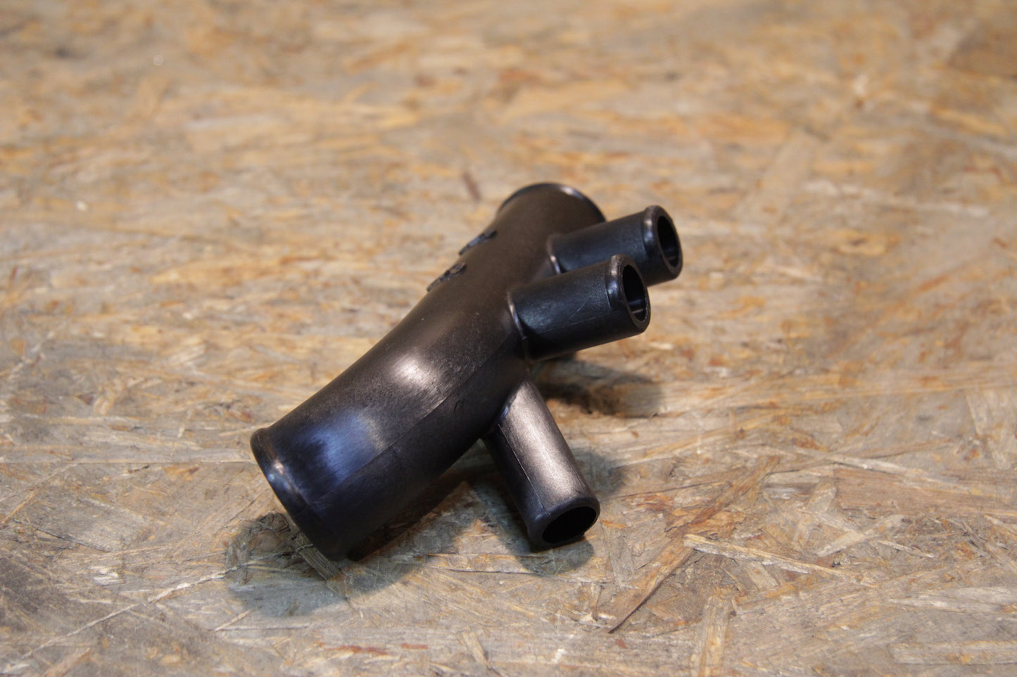 Original GM Opel Verteiler Wasserpumpe an Kühlerschläuche 90281187 Frontera A , Omega A Neu