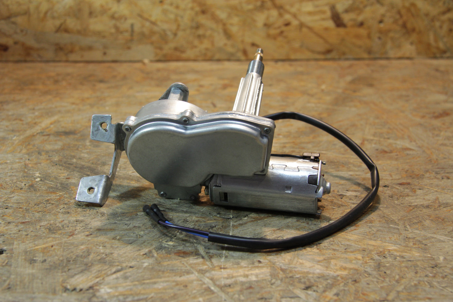 Original GM Opel Wischermotor für Heckscheibenwischer 90348596 Kadett E Neu