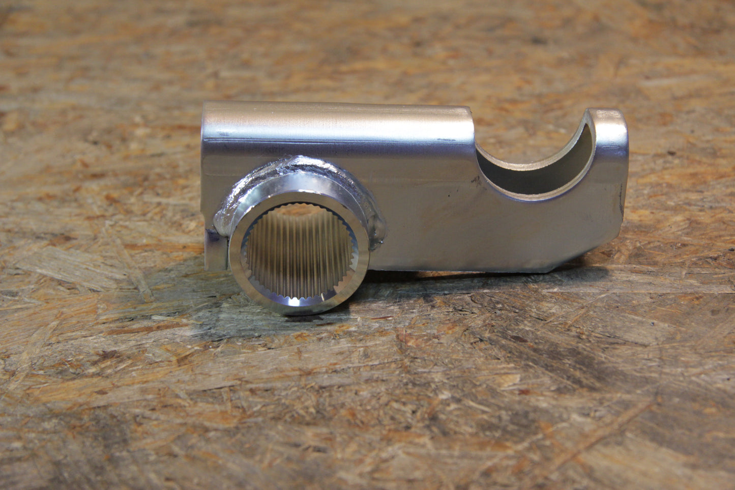 Halter am Rahmen für die Drehstabfeder der Vorderachse, für Monterey bis 7, 1996, bis zu diesem Baujahr ist links und rech...