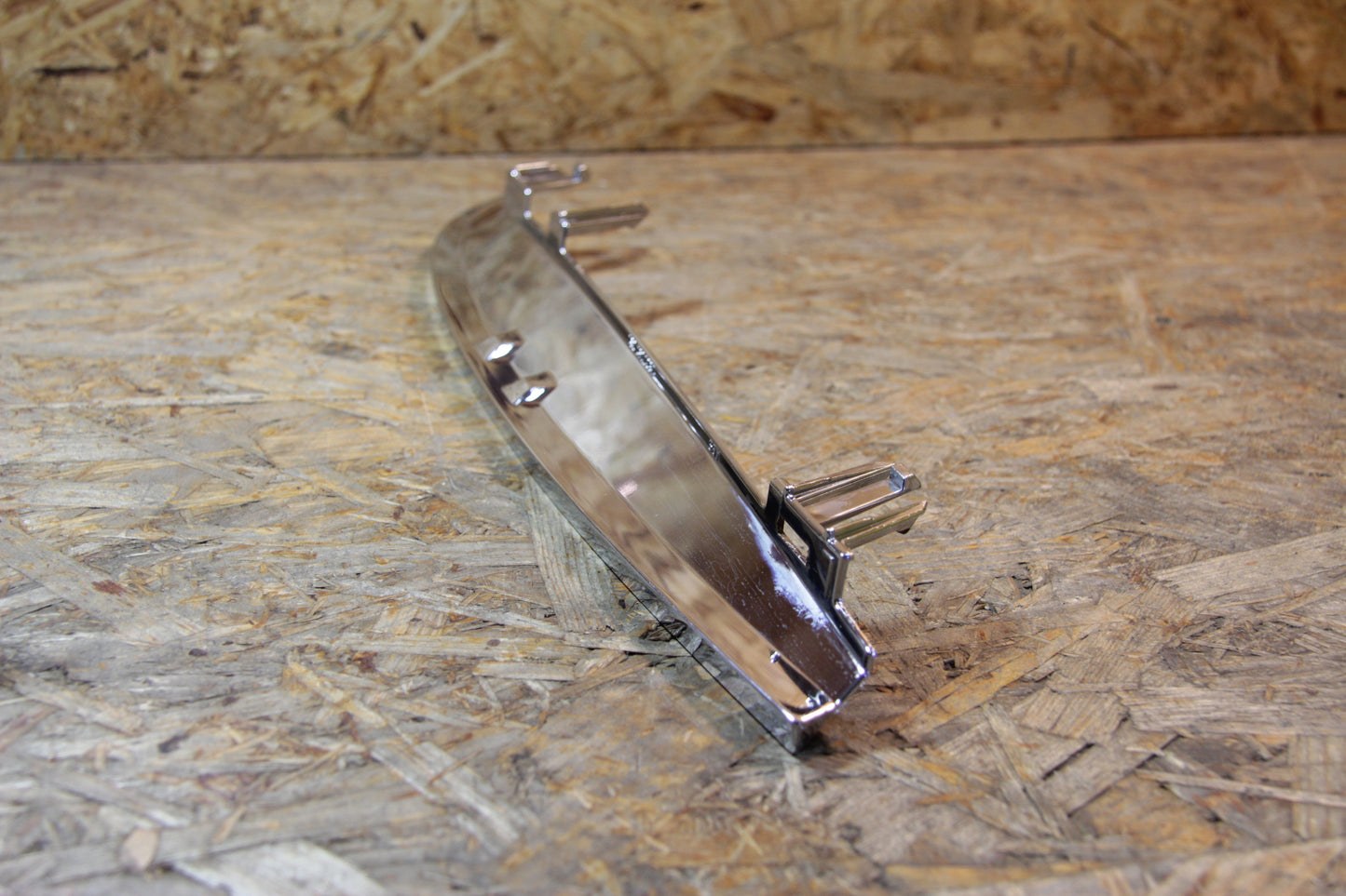 Zierleiste Blende chrom, unter dem Scheinwerfer links