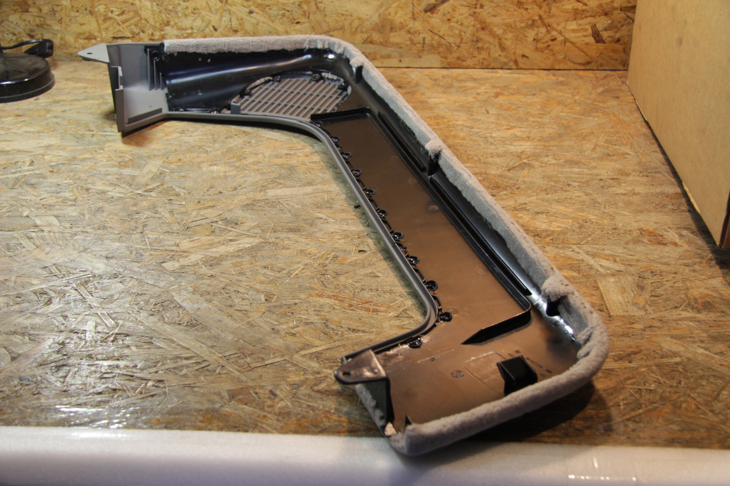 Original GM Opel Ablagekarten Vordertür Rechts grau Farbcode 557,657,857 90310680 Senator B