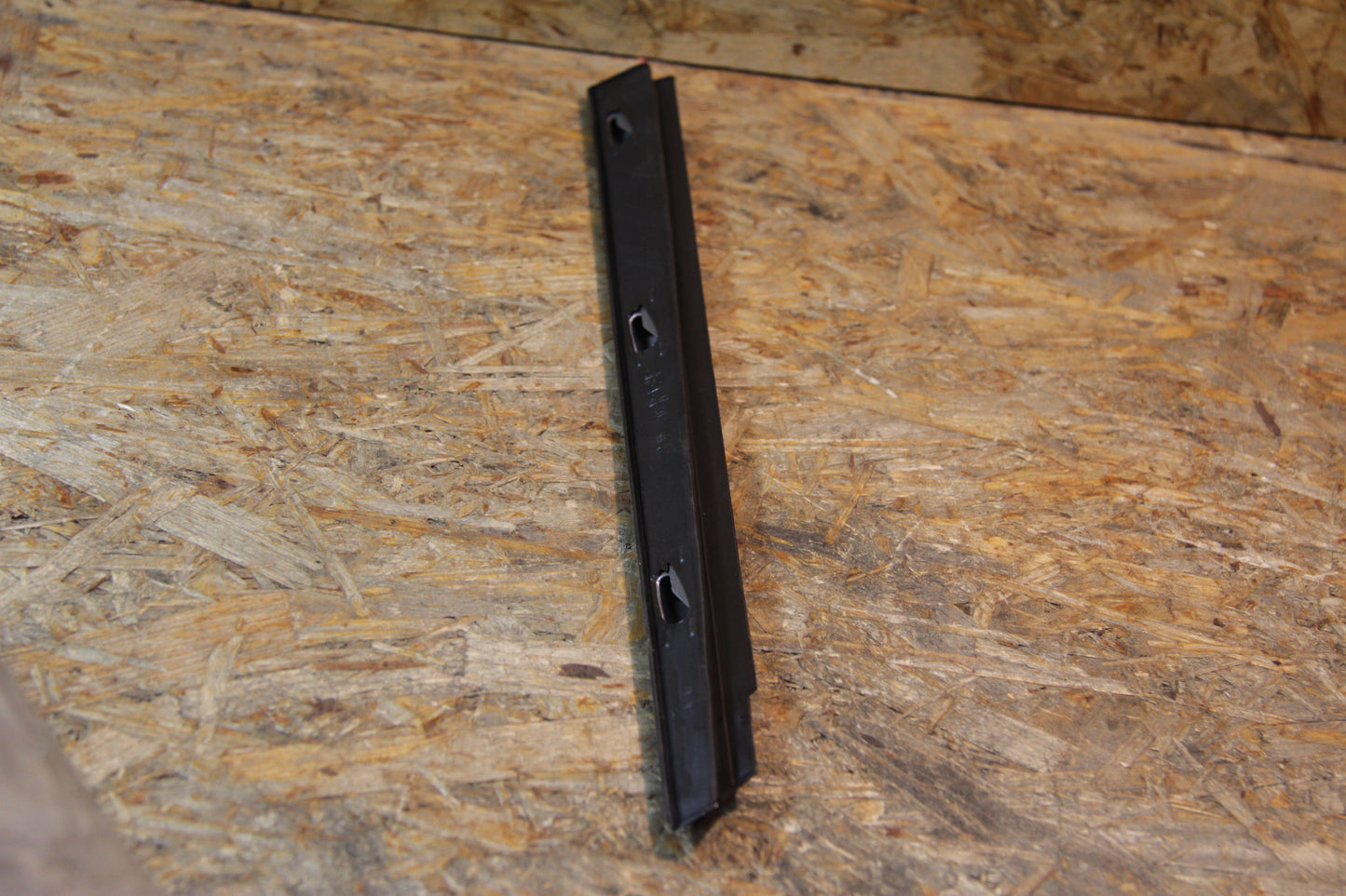 Original GM Opel Zierleiste Seitenwandfenster unten rechts grau 90331924 Omega A