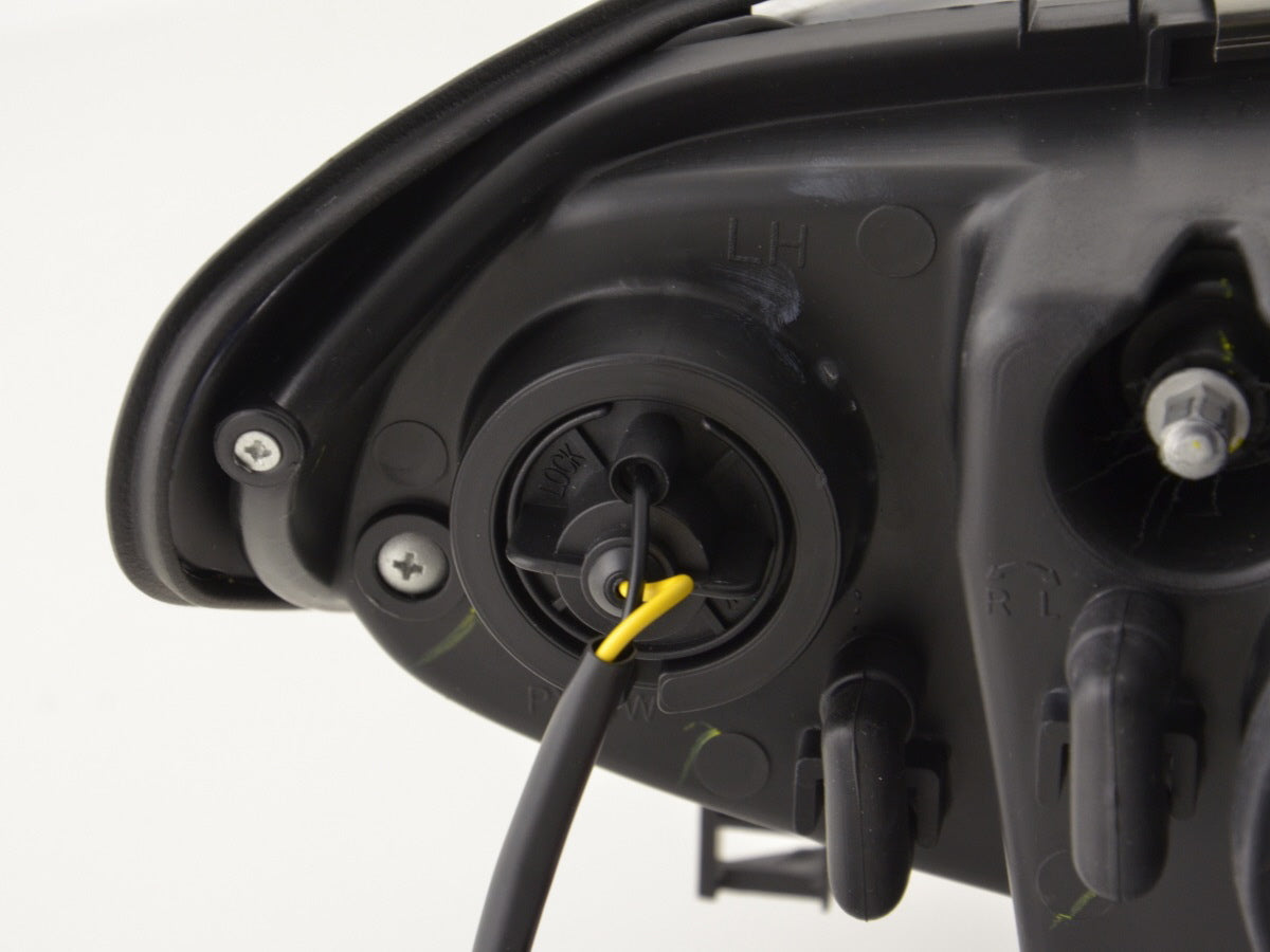 Scheinwerfer Set BMW 3er E46 Limo/Touring Bj. 02-05 schwarz für Rechtslenker