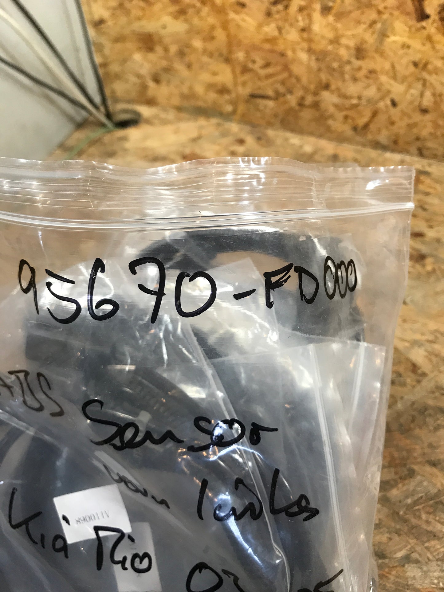 Kia Rio 03-05 ABS-Sensor vorn links NEU