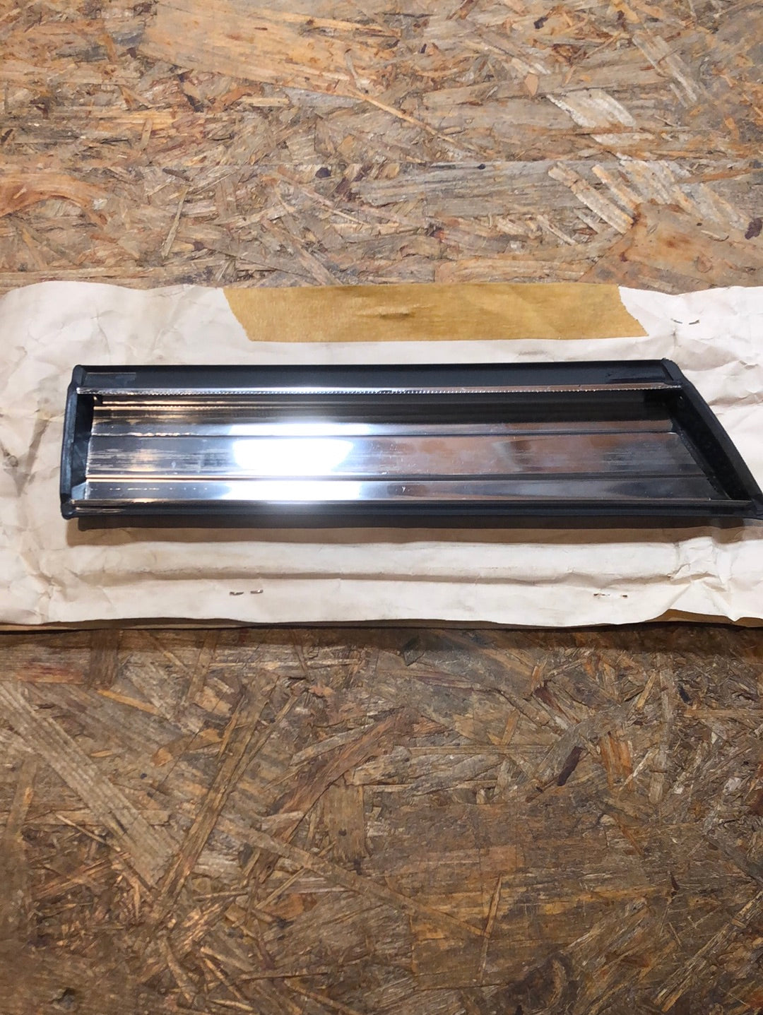 Original GM Opel Monza Senator A Schutzzierleiste rechts chrom Neu
