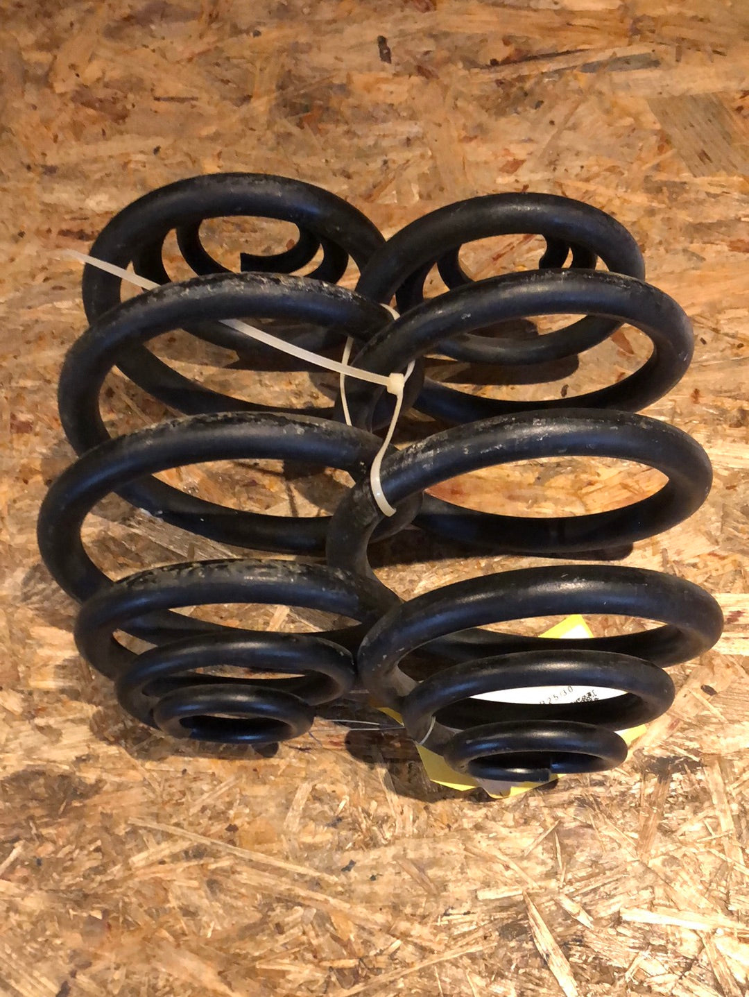 Original GM Opel Omega A Senator B 2.5 3.0 Set Federn hinten Neu