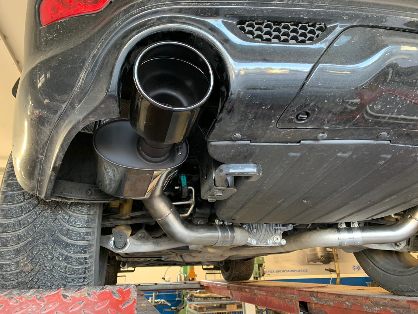 FOX Jeep Grand Cherokee WK II - 6,4l SRT8 ab 2014 Endschalldämpfer rechts/links - 129x106 Typ 32 rechts/links SCHWARZ glänzend emalliert