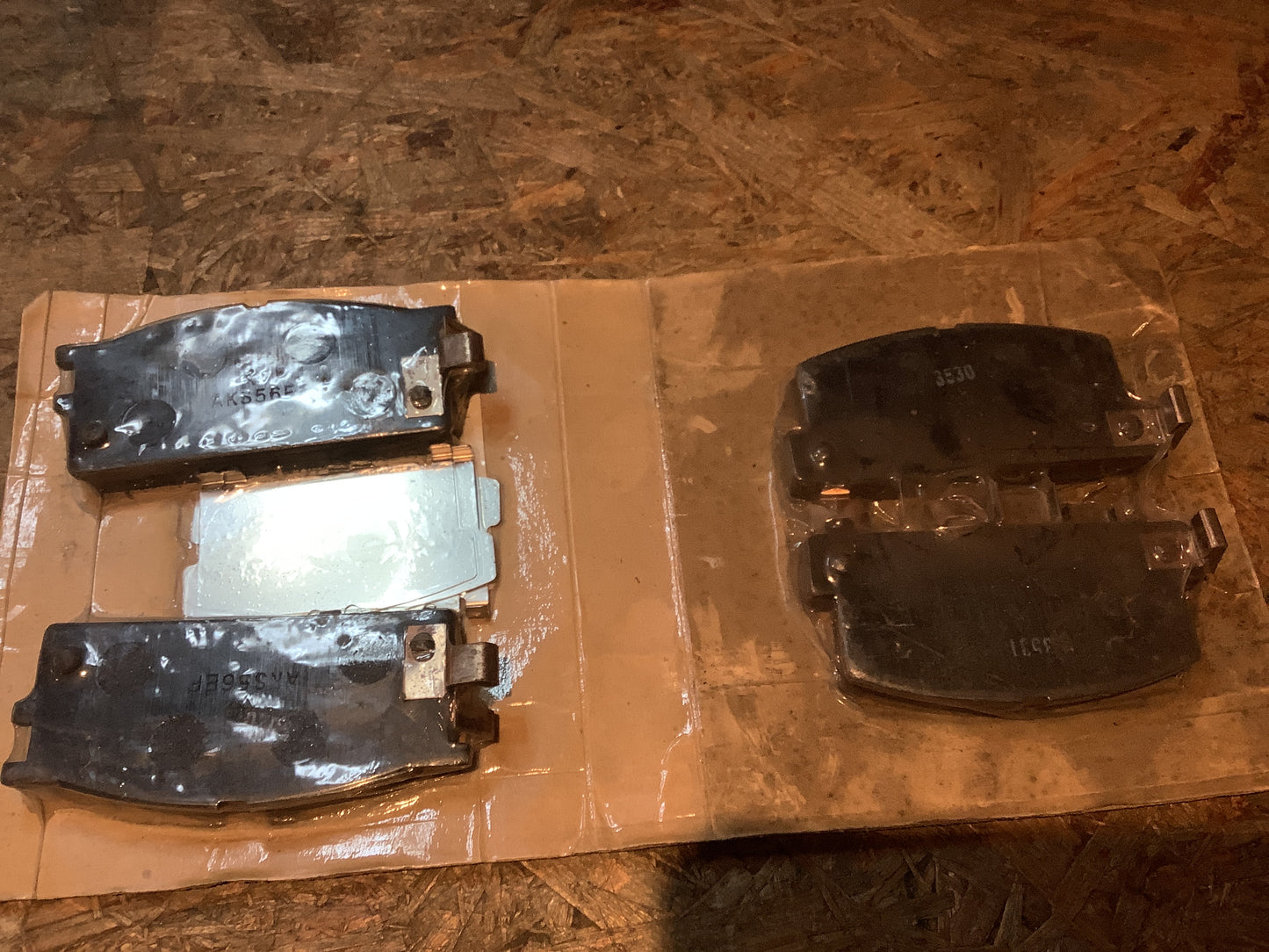 Isuzu Trooper Satz Bremsbeläge Vorderachse Original Isuzu NEU