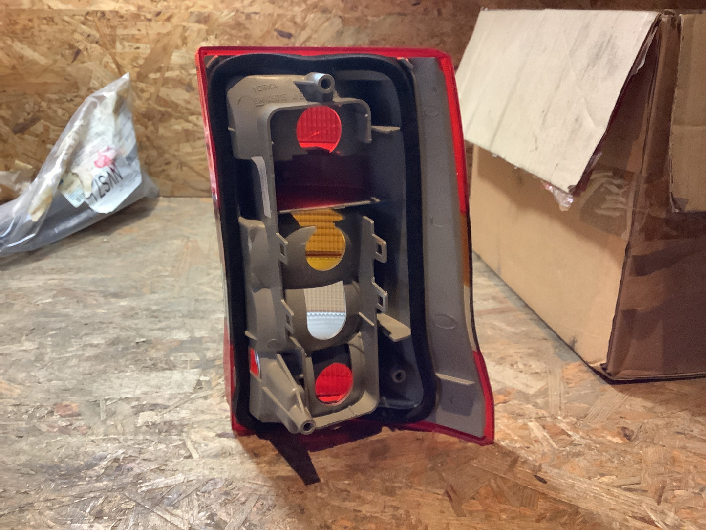 Opel Astra F Caravan Rückleuchte links Original GM NEU