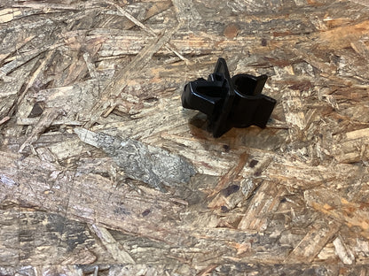Chevrolet Malibu, Bj. 15-22; Chevrolet Sonic Motorhauben-Stütz-Stangenclip Original GM NEU