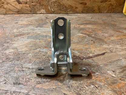 Mitsubishi ASX (GA) Mitsubishi Lancer Berlina CYO, 2.0L
Türscharnier H.L Original Mitsubishi NEU