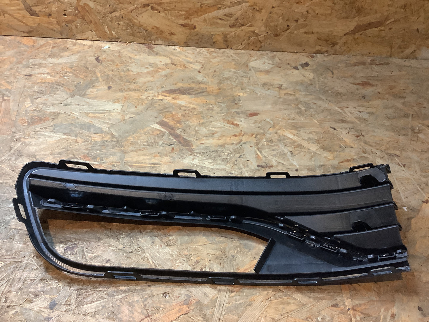 Nebelscheinwerfer Gitter Blende vorne rechts für VW Polo V 6R1 6C1 Bj. 2014-2017