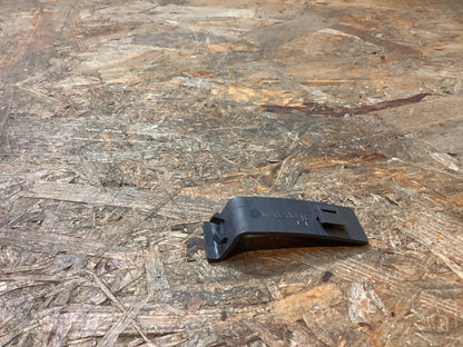 Mitsubishi Pajero Kappe vordere Abdeckung für Sicherheitsgurtaufroller Original Mitsubishi NEU