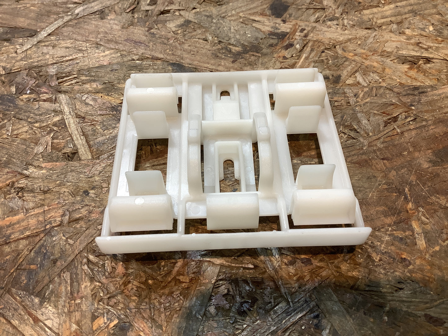 Opel Omega A Halter Zierleiste Original GM NEU